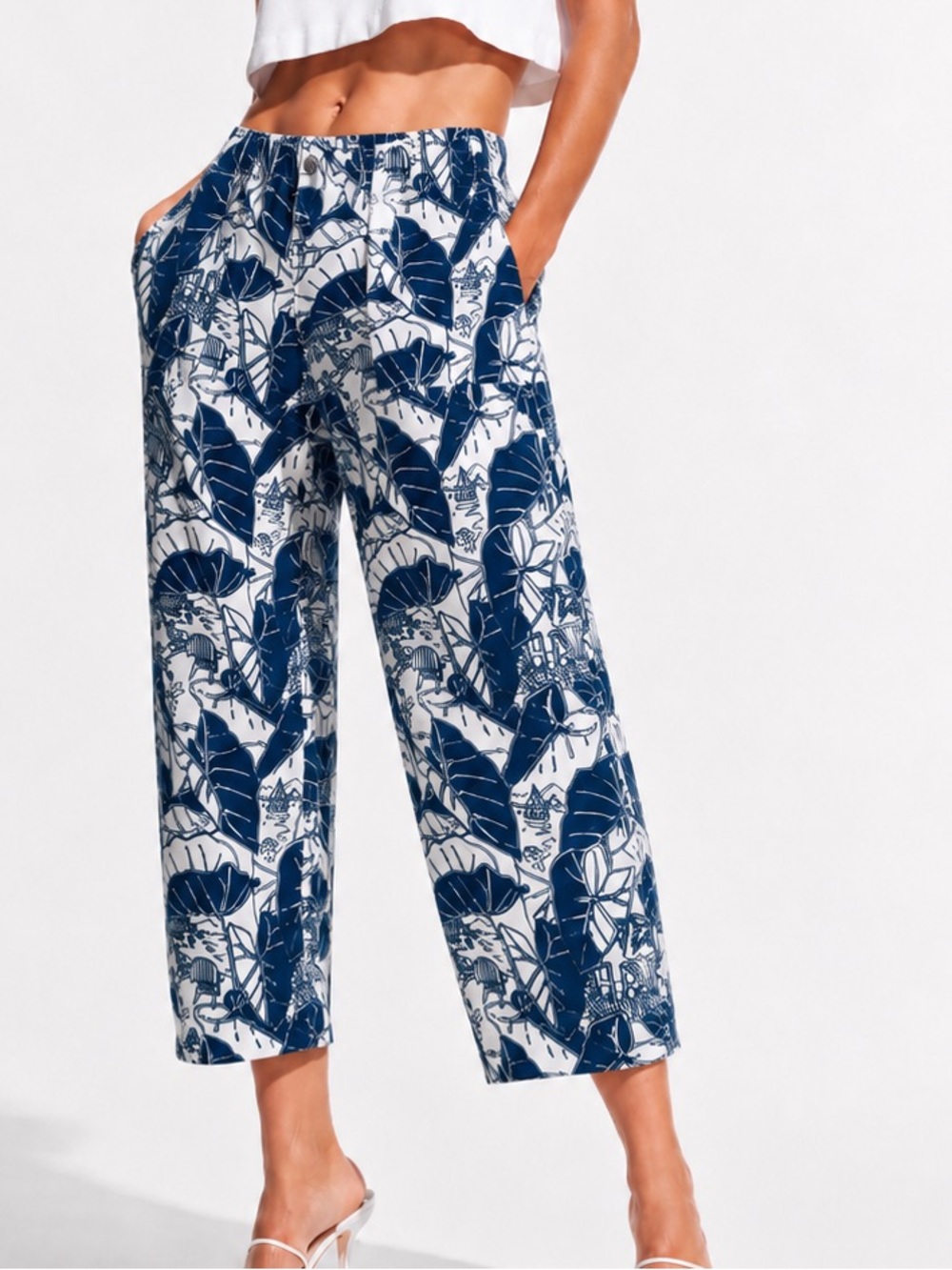CHICOS Navy Blue & White Cropped Jeans Tropical Print Denim Pants